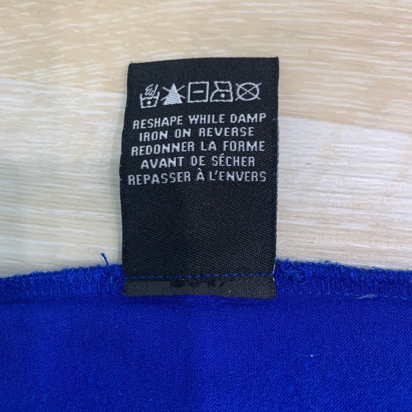 Le Chateau Tunic Blouse ¾ sleeves. Blue. Size Medium - Picture 6 of 7